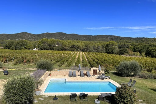 Provence-Urlaub-Pool-Landschaft
