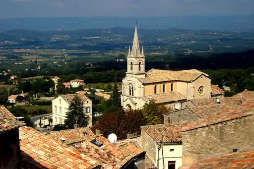 provence-landschaft-dorf