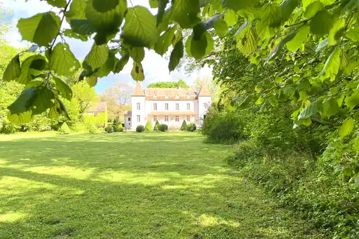 burgund-unterkunft-garten