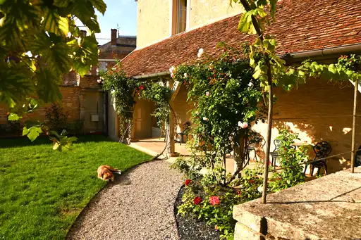 burgund-unterkunft-terrasse