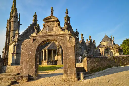 bretagne-architektur-kirche