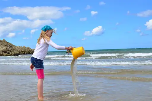 bretagne-menschen-strand