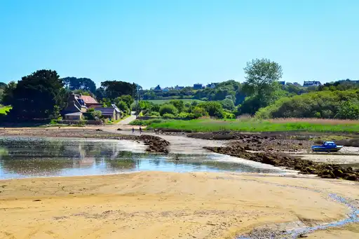 bretagne-landschaft-bucht-ebbe