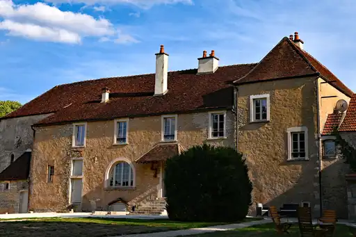 burgund-chablis-unterkunft-Front