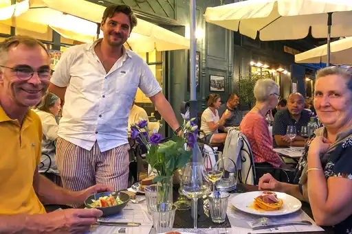 burgund-essen-restaurant-menschen-wein