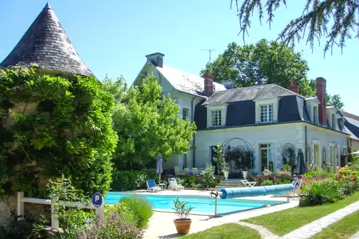 loire-unterkünfte-pool-garten