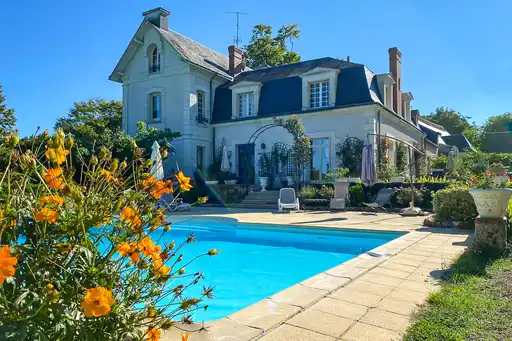 loire-unterkünfte-pool-garten-urlaub