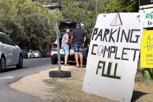 provence-menschen-parkplatz