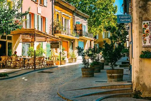 provence-architektur-straße