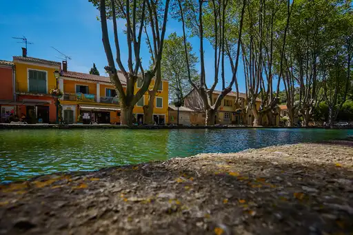 provence-landschaft-cucuron