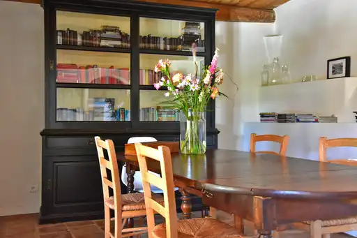 provence-unterkunft-bibliothek
