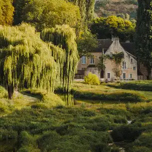 Ein charmantes Steinhaus umgeben von idyllischer Natur in der Normandie