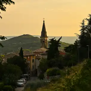 Provence-Architektur-Kirchturm