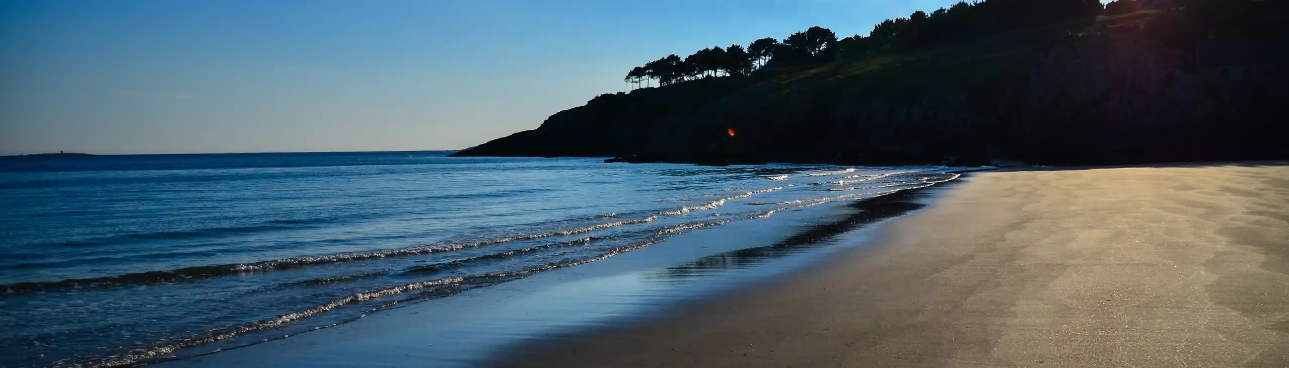 bretagne-landschaft-bucht-sonnenuntergang
