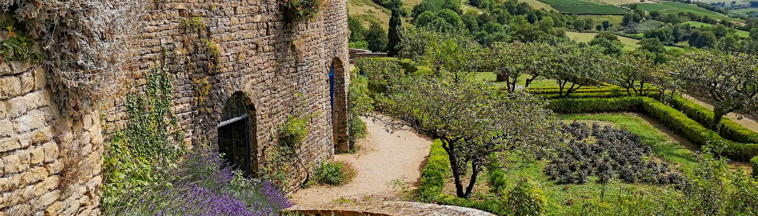 burgund-landschaft-burg