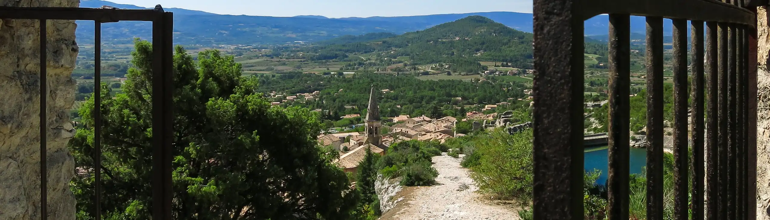 provence-landschaft-tor