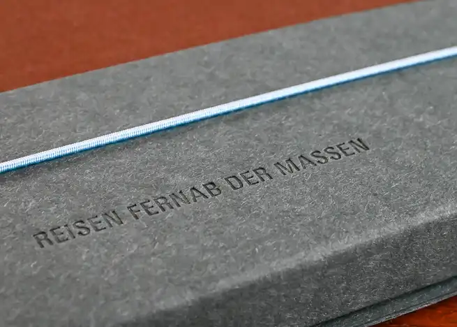 Die Reiseführermappe in einer Detailaufnahme