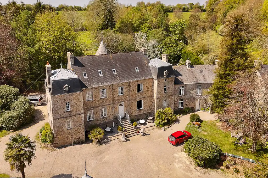Ein Schloss von oben fotografiert