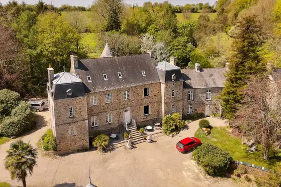 Ein Schloss von oben fotografiert