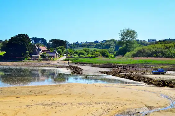 bretagne-landschaft-bucht-ebbe