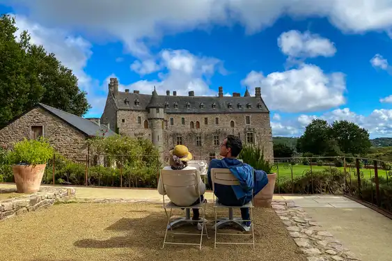 bretagne-landschaft-schloss-entspannung
