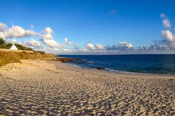 bretagne-landschaft-strand-sonne