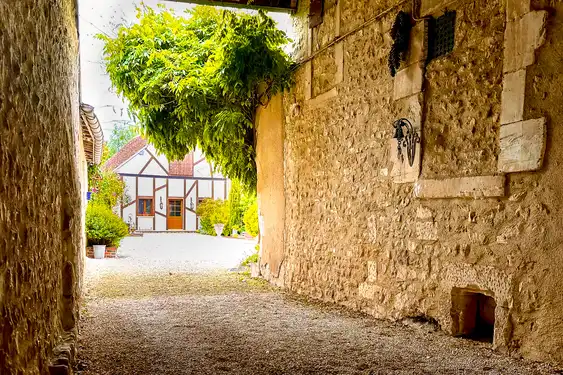 Der Hof der ehemaligen Poststation im Burgund