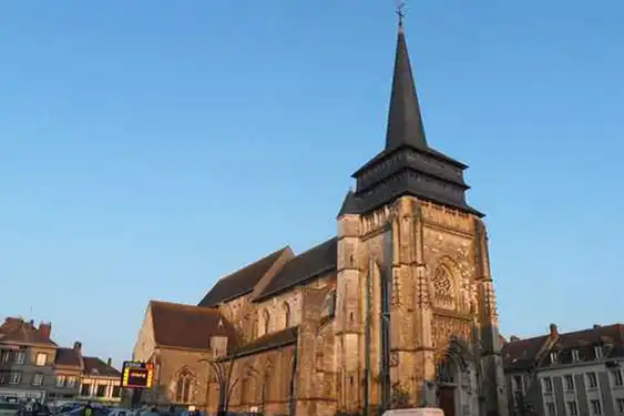 Hoteltipp-Nordfrankreich-Neufchatel-Kirche