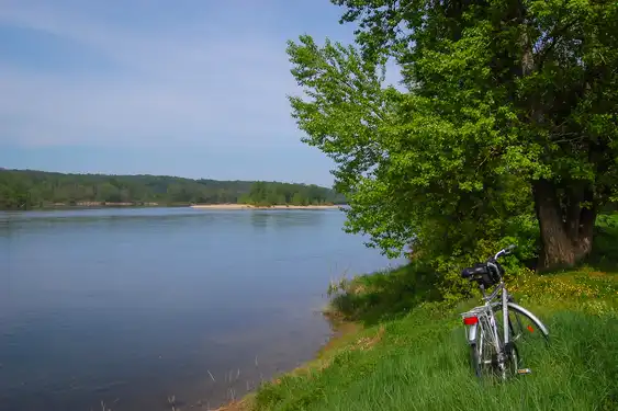 loire-landschaft-fluss-fahrrad