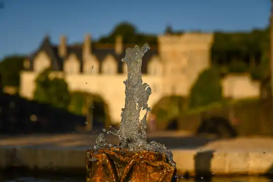loire-schlösser-architektur-brunnen