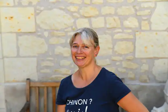 Die Gastgeberin des Tuffsteinhauses in der Loire
