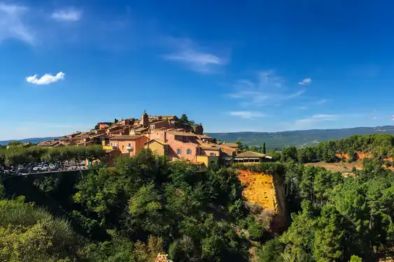provence-landschaft-dorf
