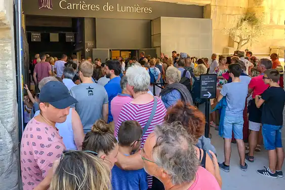 provence-menschen-touristen