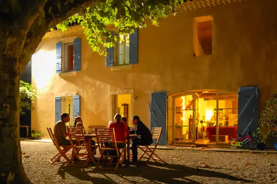 provence-unterkünfte-terrasse