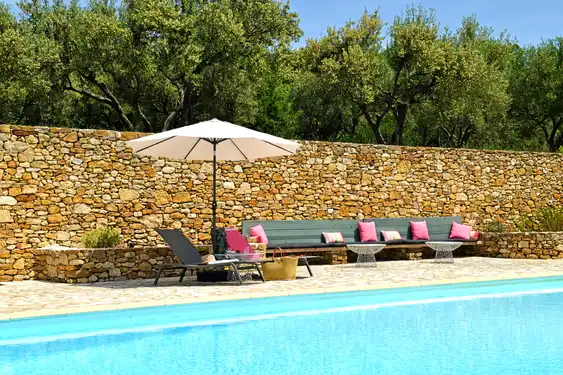 provence-unterkunft-pool