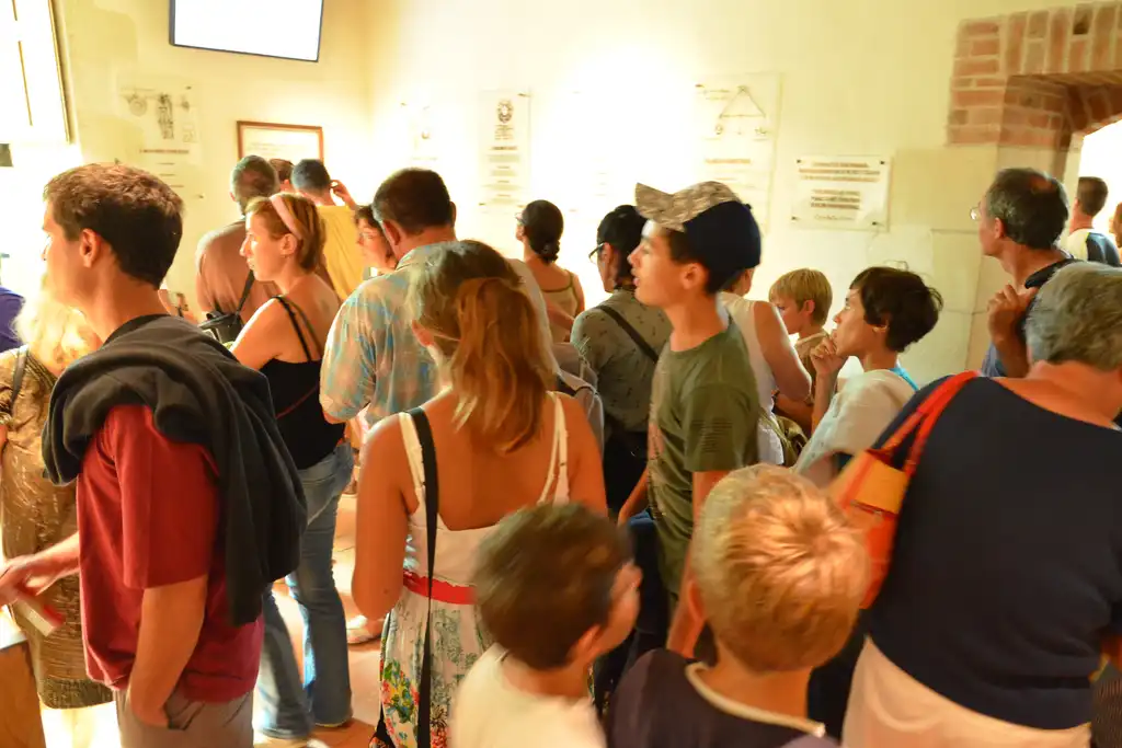 loire-schloss-touristen