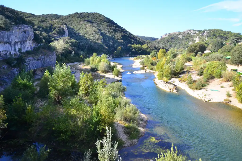 provence-landschaft-gardon