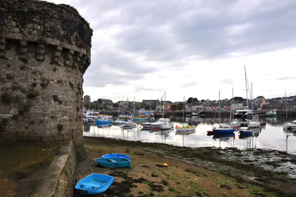 bretagne-stadt-concarneau-schiffe