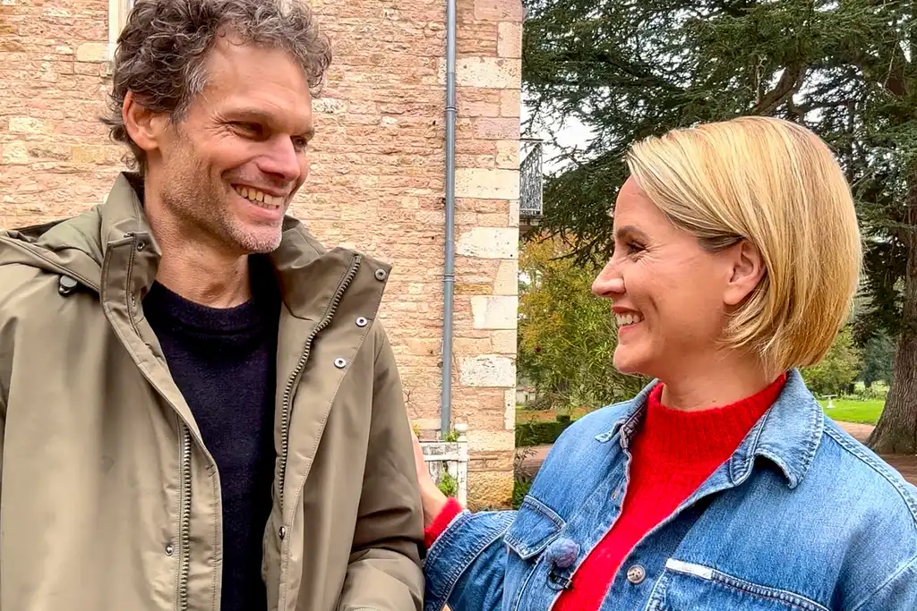 Thomas Kötting mit Judith Rakers vom WDR-Wunderschön im Burgund