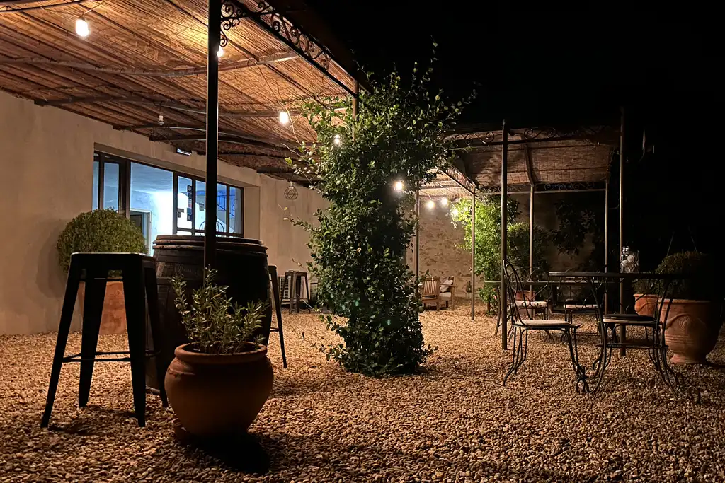 Provence-Urlaub-Terrasse-Dunkel