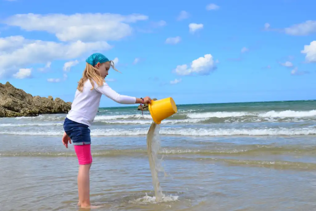 bretagne-menschen-strand