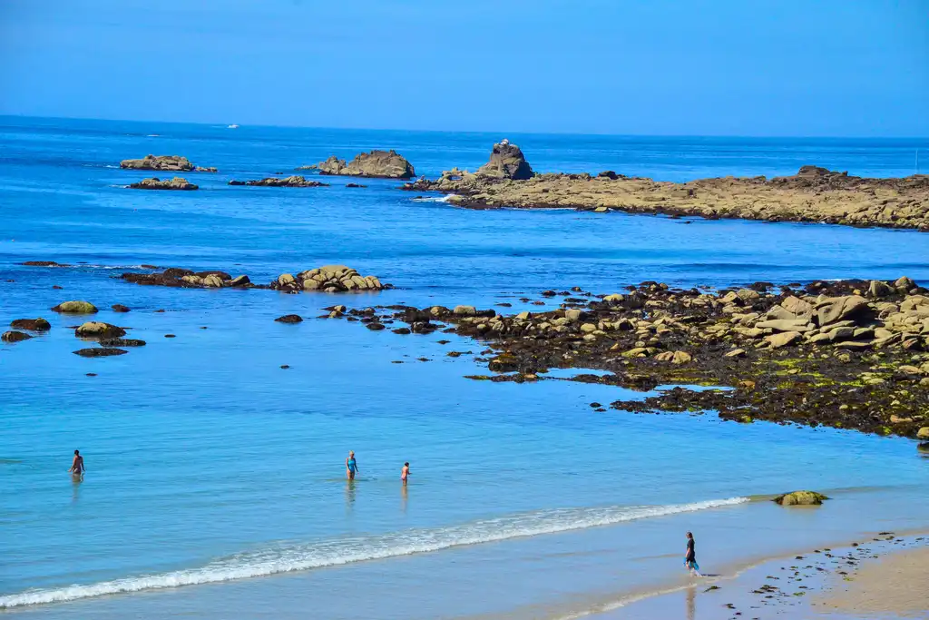 bretagne-landschaft-meer-baden