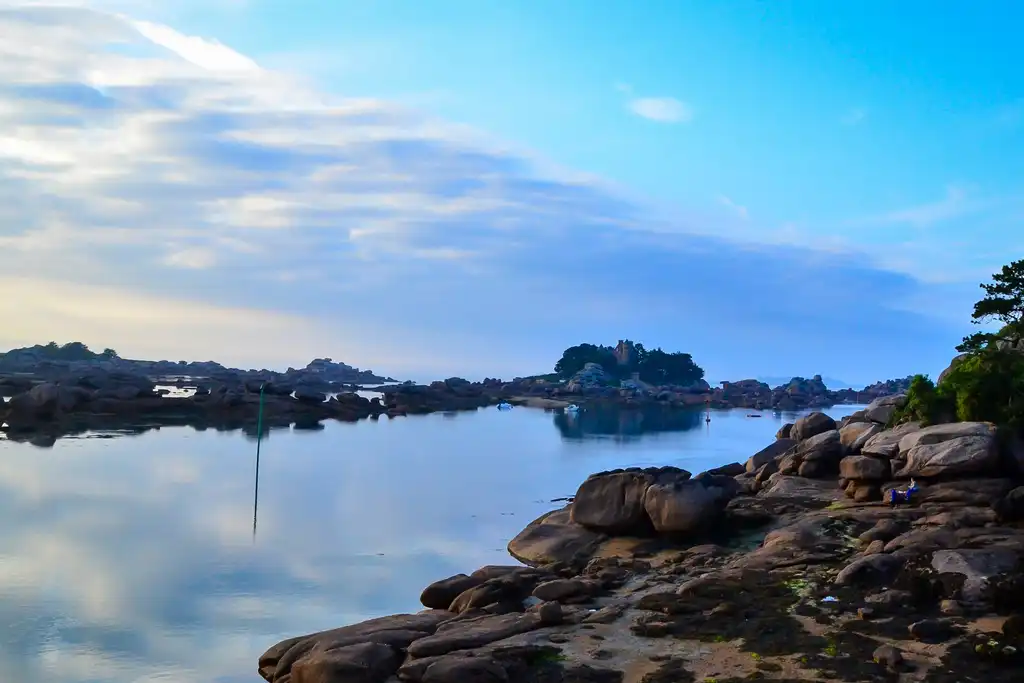 bretagne-landschaft-felsen