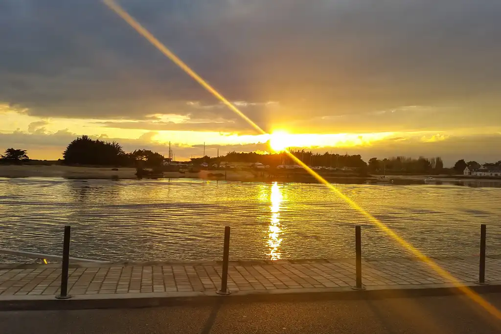 bretagne-landschaft-sonnenuntergang