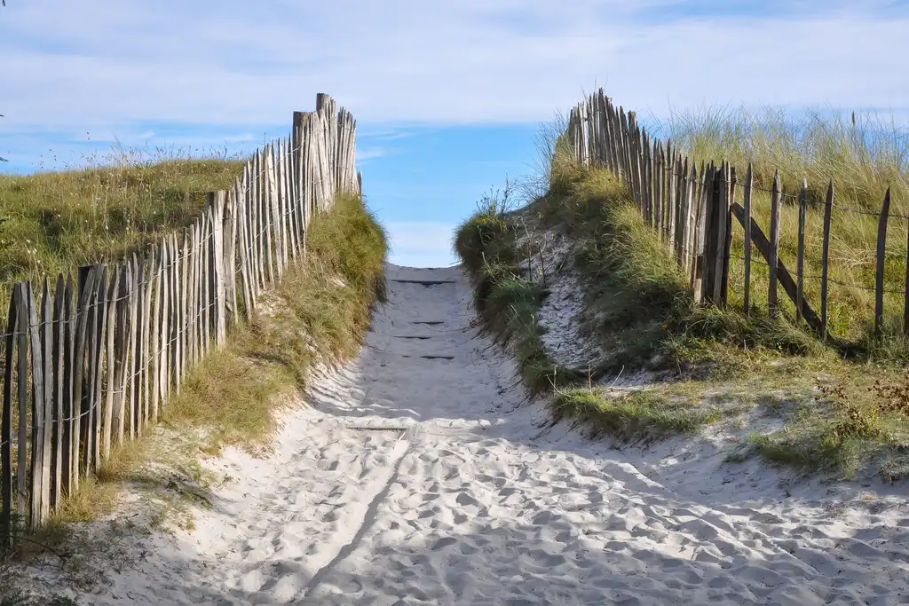 bretagne-landschaft-strand-sand