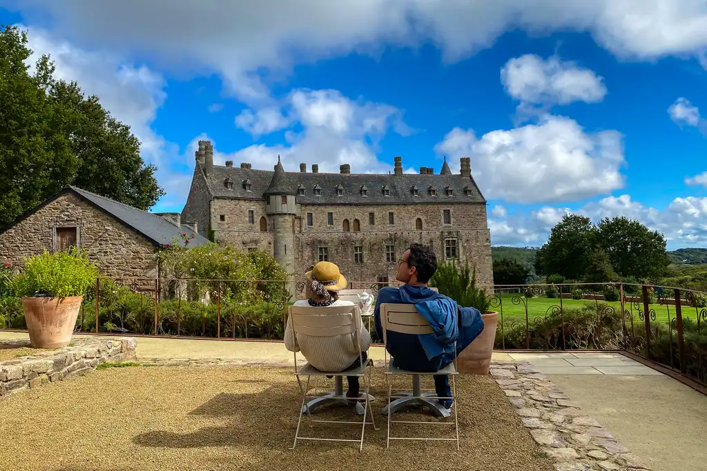 bretagne-landschaft-schloss-entspannung