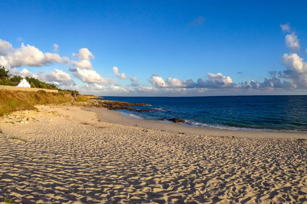 bretagne-landschaft-strand-sonne
