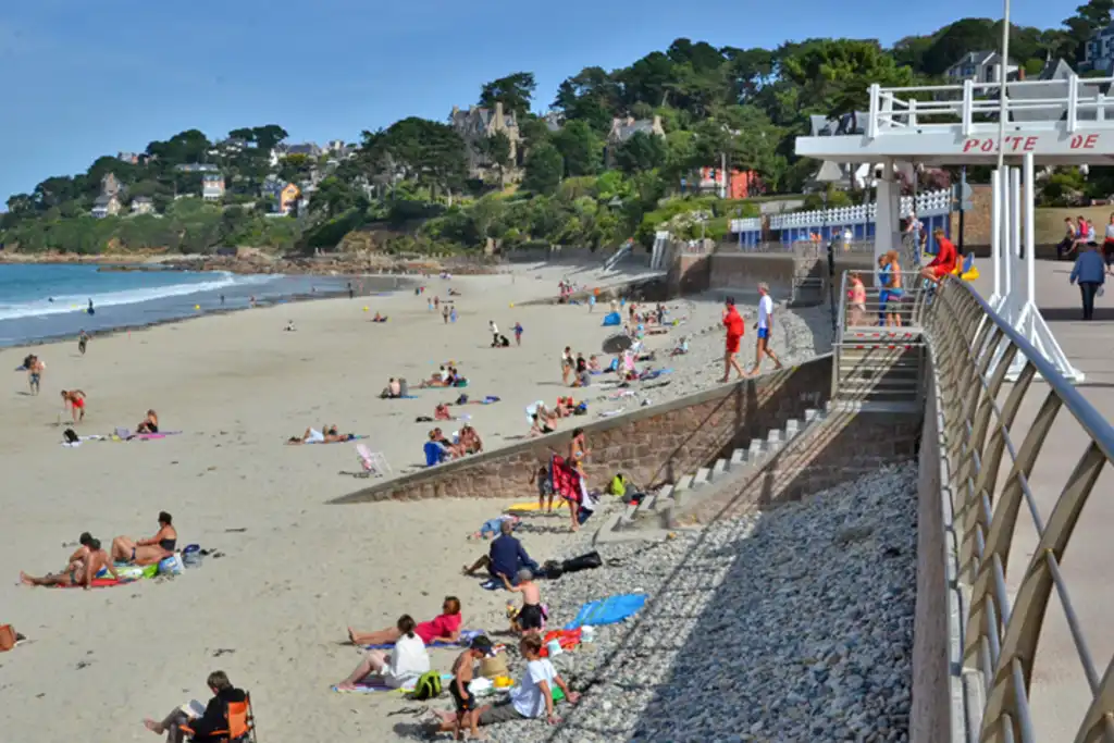 bretagne-menschen-tourismus