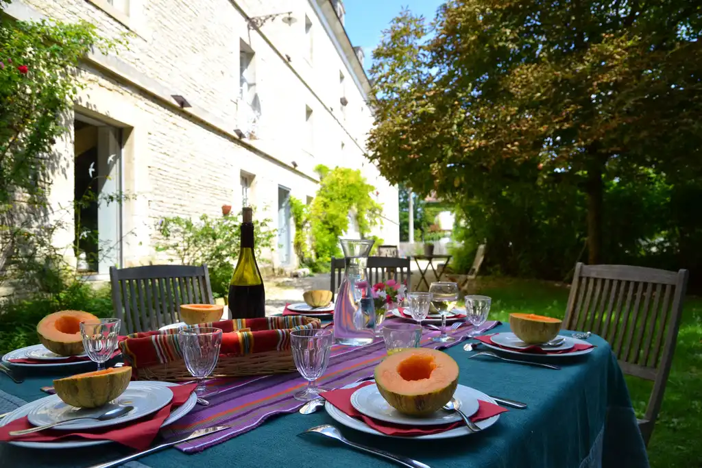 burgund-unterkunft-abendesssen