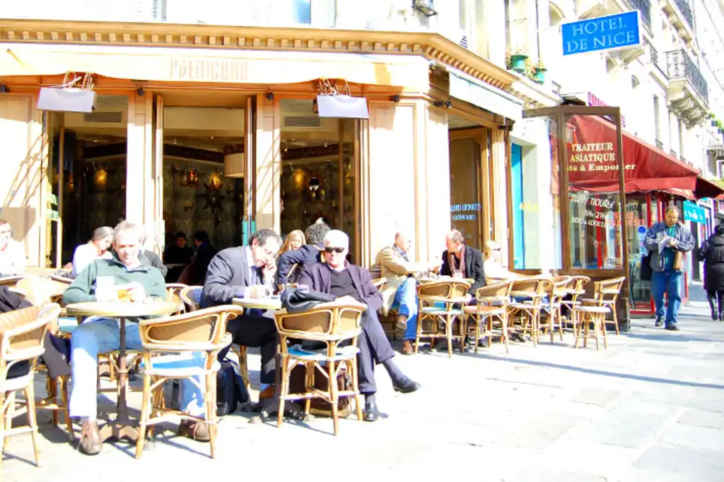 Hoteltipp-Paris-Restaurant-Menschen